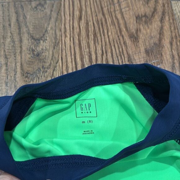 Gap kids rashguard. Sz 8 - Picture 2 of 3